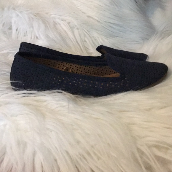 white mt Shoes - Women’s navy flats
